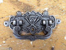 Cast Iron Scull & Crossbone