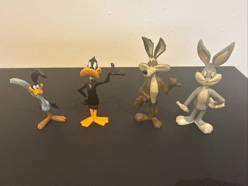 Looney tunes 2001 figures - looney,