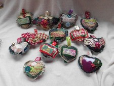APPLIQUE FOLK ART CHARM HANDMADE CHRISTMAS DECORATIONS PADDED HEARTS MIXED (13)