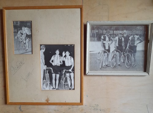 Cycling track photograph - cycling,