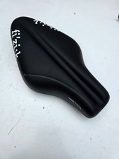 Fizik Mistica TT Saddle, Kium