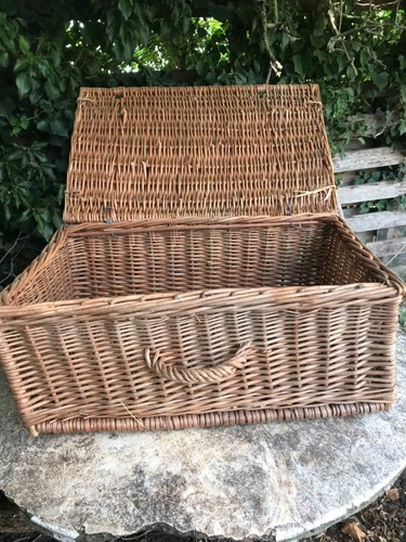 Wicker style hamper basket - ~,