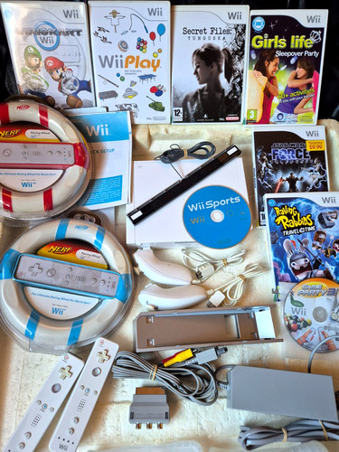 Wii console bundle games 2 - console, bundle.