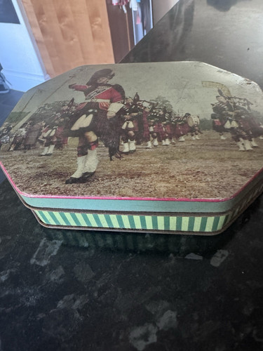 Vintage octagonal tin - octagonal, clarnico