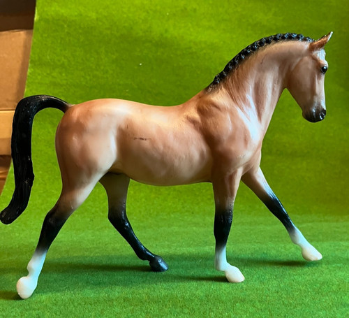Bargain breyer buckskin - 1:12,