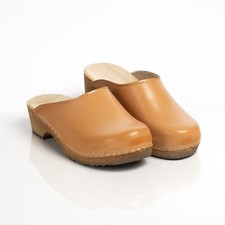 Wooden clogs with brown vegan