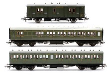HORNBY 'OO' GAUGE RAKE OF 3 SR