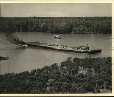 1962 Press Photo Two tugs and