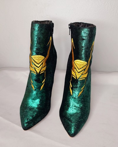 Marvel her universe - x,