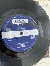 The Move. Flowers in the rain. 7”single. . Regal records  1967