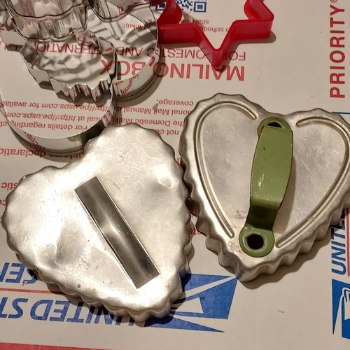 Vtg lot cookie cutters - lot,