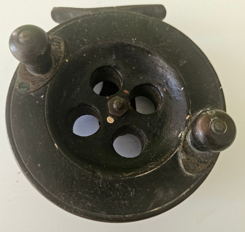 Vintage fishing reel - 4.5",
