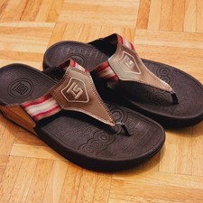 Therashoe woman's flip flops sandals size 10 Brown FitFlops-esque