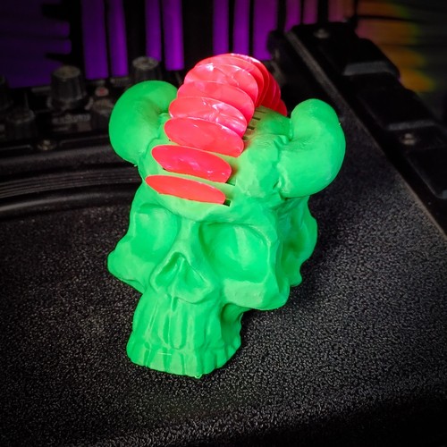 Horned skull guitar pick - skull,