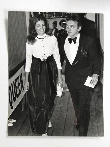David hemmings gayle hunnicutt - gayle,