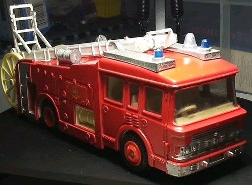 Dinky toys 266 - erf, fire