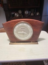Uramatic mantel clock. Wood