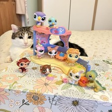 Littlest Pet Shop Pet Bakery playset + 9 figures + mini food