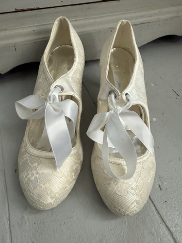 Women heel shoes white - shoes, cream