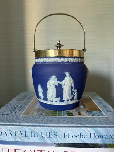 Vintage wedgwood biscuit - vintage,