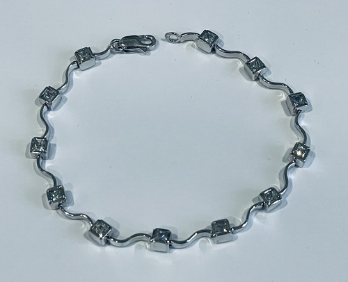 9ct gold white - gold, 7.25”