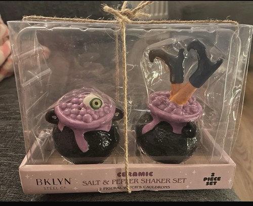 Salt pepper novelty - pepper,