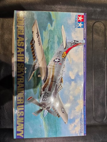 Tamiya douglas skyraider - douglas,
