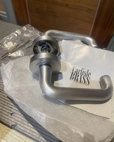 Carlisle door level handle - level,