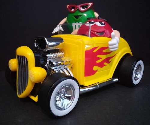 1932 ford hotrod - m&ms,