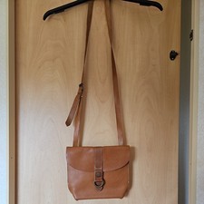 Mens/unisex Medium Size 100% Leather Shoulder Bag With Popper By Fat Face