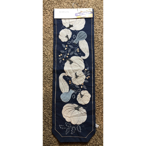 Shabby chic table - table, runner