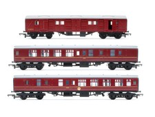 TRIANG 'OO' GAUGE RAKE OF 3 BR