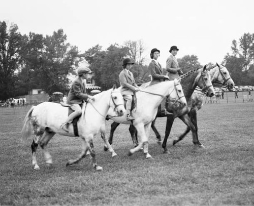 The pont family riding - family,