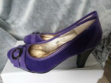 Round Toe Suede Court Mid Heel