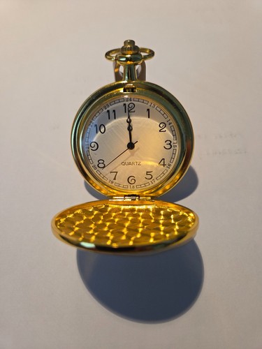 Gold colured engraved pocket - colured,