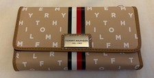 Genuine Tommy Hilfiger Womans Purse / Wallet Cream Stripe Outside Zipped Pocket