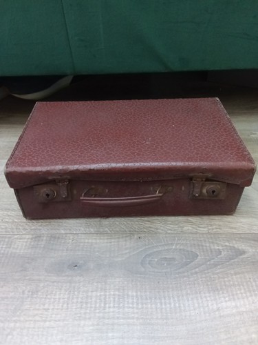 Small brown vintage suitcase - small,
