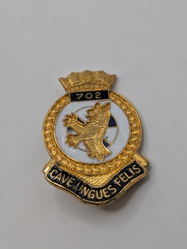 Enamel pin badge 702 - pin, air
