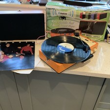 STEEPLETONE SRP 025 SUITCASE STYLE PORTABLE RECORD PLAYER -  DETACHABLE SPEAKER