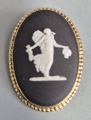 Vintage wedgwood oval brooch - vintage,
