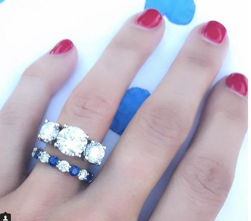 Round simulated diamond - round,