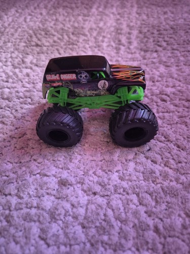 Hot wheels monster jam grave - wheels,