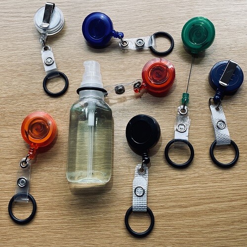 Gel holder yoyo badge - badge, reel