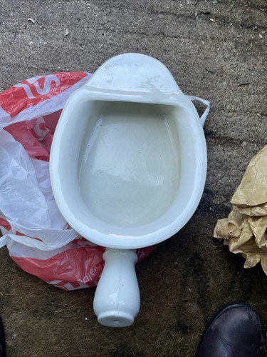Bed pan chamber pot white - chamber,