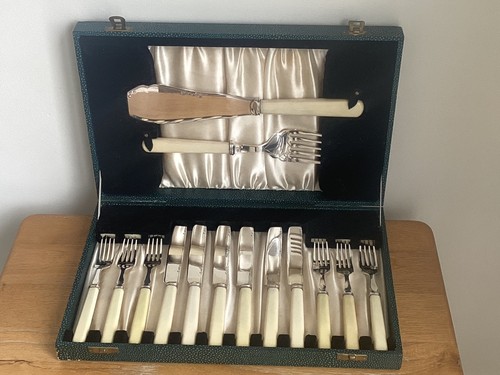 Cased set silver plated - cased,