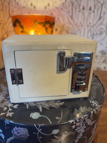 Small wooden treasure chest - treasure,