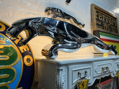 Rare 2000 jaguar leaping - 2000’s,
