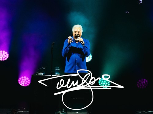 Tom jones signed autograph - tom,