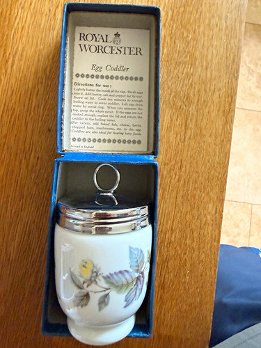 Royal worcester porcelain egg - worcester,