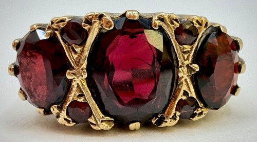 Antique 9ct gold three - 9ct, stone
